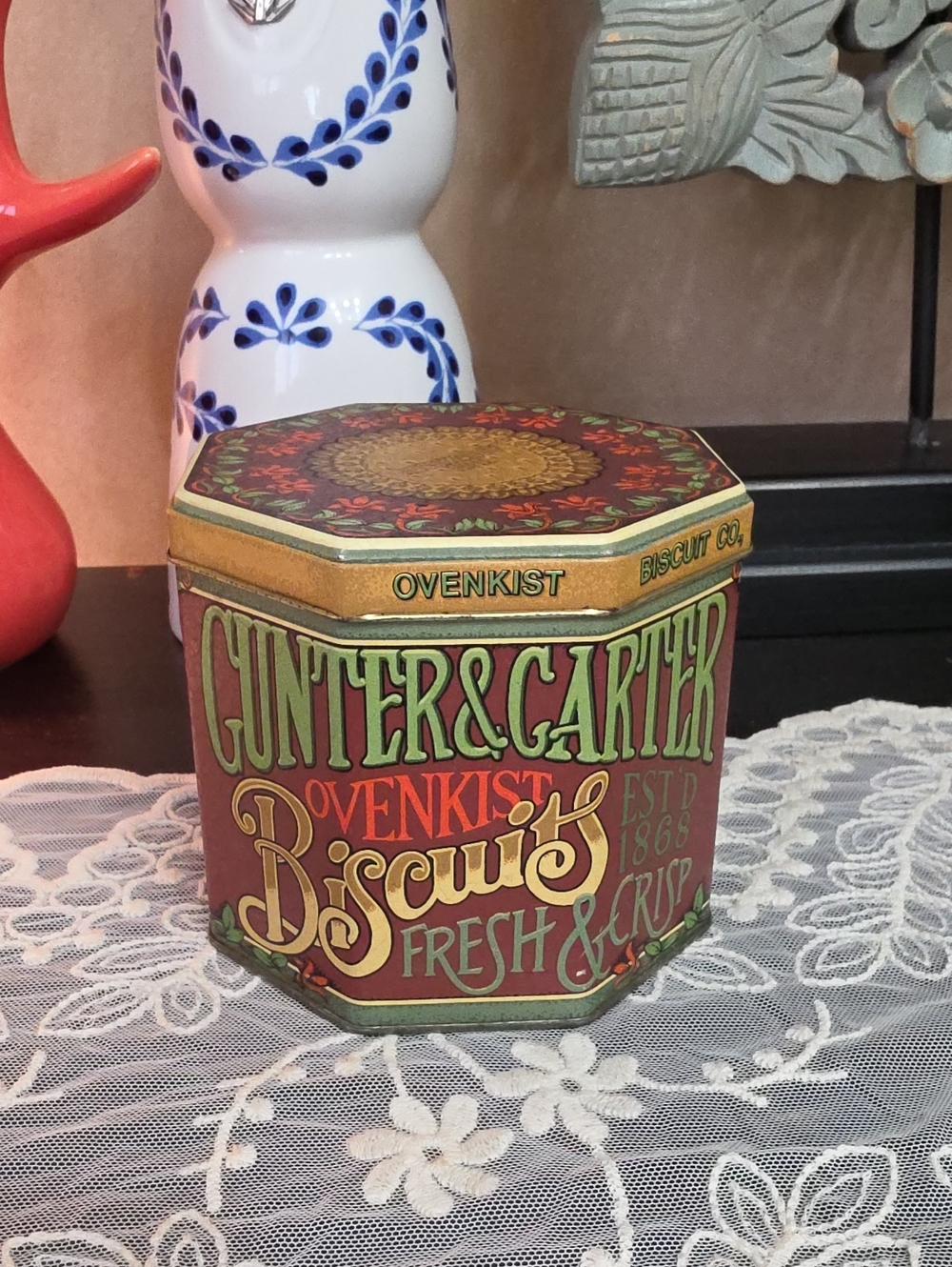 Gunter & Carter Vintage-Style Red Biscuit Tin -
